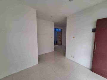 rumah siap huni di lingkungan aman di cinere
