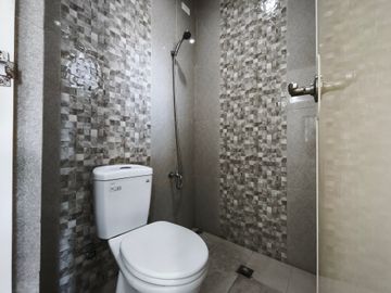 Holy Spirit Quezon City For Sale 3 Storey Townhouse W/Attic near Commonwealth RG