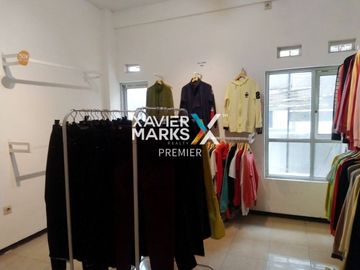 DIJUAL Ruko Terawat 2Lt Dg Area Parkir Bercanopy Cocok untuk Bisnis Kuliner atau Laundry Dekat UB dan Rumah Sakit di Dinoyo