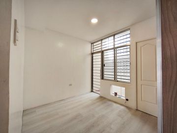 Holy Spirit Quezon city For Sale 3 Storey Townhouse near Shopwise Commonwealh RG