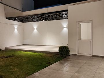 ¡La casa de tus sueños en Cumbres del Lago! Con estudio, gran jardín.