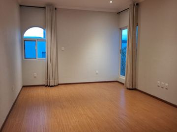 ¡La casa de tus sueños en Cumbres del Lago! Con estudio, gran jardín.