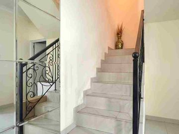 Dijual Rumah Secondary Semi Furnished Dalam Twonhouse Di Jatiwaringin pondok gede