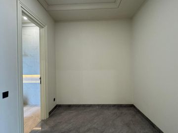 Rumah Langka 3 Lantai Baru SHM di Grand Peninsula Siap Huni