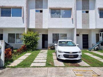 Casa Amueblada en Renta de Tres Recámaras