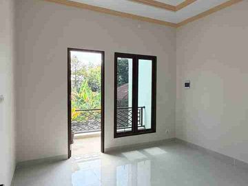 RUMAH MEWAH 2 LANTAI ISTIMEWA BANGET DALAM CLUSTER
DI JALAN MAGELANG KM. 4 DEKAT KAMPUS UGM
