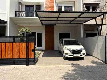 RUMAH MEWAH 2 LANTAI ISTIMEWA BANGET DALAM CLUSTER
DI JALAN MAGELANG KM. 4 DEKAT KAMPUS UGM
