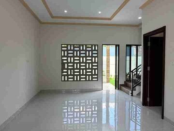 RUMAH MEWAH 2 LANTAI ISTIMEWA BANGET DALAM CLUSTER
DI JALAN MAGELANG KM. 4 DEKAT KAMPUS UGM