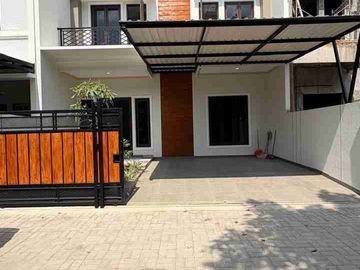 RUMAH MEWAH 2 LANTAI ISTIMEWA BANGET DALAM CLUSTER
DI JALAN MAGELANG KM. 4 DEKAT KAMPUS UGM