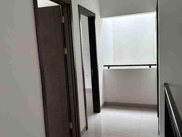 SUMMARECON RUMAH 2LANTAI MEWAH MURAH 3.3M NEGO KERAS.