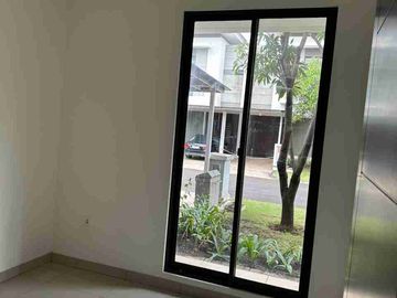 SUMMARECON RUMAH 2LANTAI MEWAH MURAH 3.3M NEGO KERAS.