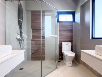 Elegant 5-Bedroom House and Lot for Sale in Verdana Homes Daang Hari Bacoor, Cavite
