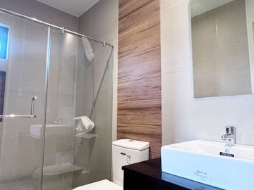 Elegant 5-Bedroom House and Lot for Sale in Verdana Homes Daang Hari Bacoor, Cavite