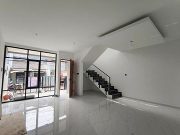 Ss.3864 - Murah !! Dijual Rumah Minimalis Modern 6x17 Brand New Hadap Utara di Kelapa Puan