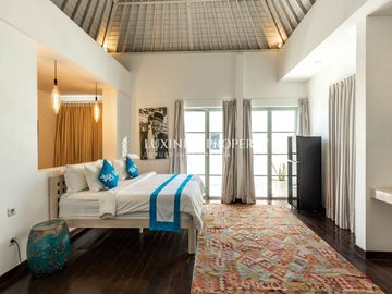 DISEWAKAN JANGKA PANJANG VILLA DENGAN 3 KAMAR TIDUR DI SEMINYAK