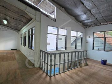 RUMAH EX HOME INDUSTRY SIAP HUNI DI AREA SAYAP SUDIRMAN BANDUNG