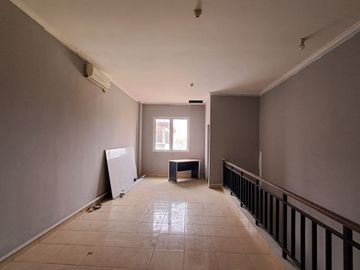 Disewakan  Ruko L'Agricola  blok AA no. 3, Gading Serpong, posisi hadap jalan raya, bebas parkir, traffic ramai.240