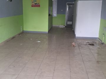 Disewakan  Ruko L'Agricola  blok AA no. 3, Gading Serpong, posisi hadap jalan raya, bebas parkir, traffic ramai.240