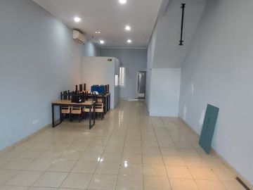 Disewakan  Ruko L'Agricola  blok AA no. 3, Gading Serpong, posisi hadap jalan raya, bebas parkir, traffic ramai.240