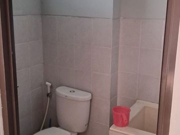 Disewakan  Ruko L'Agricola  blok AA no. 3, Gading Serpong, posisi hadap jalan raya, bebas parkir, traffic ramai.240