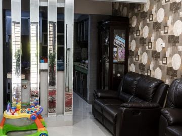 DIJUAL !!! Rumah 2 lantai  Harapan Indah 2, Bekasi.