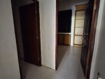 Ruko 3 Lantai di Komplek Pertokoan Dijual, di Kuta Bali
