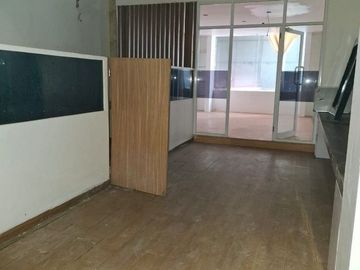Ruko 3 Lantai di Komplek Pertokoan Dijual, di Kuta Bali