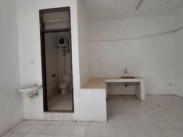 Ruko 3 Lantai di Komplek Pertokoan Dijual, di Kuta Bali