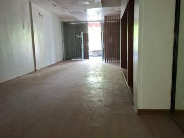 Ruko 3 Lantai di Komplek Pertokoan Dijual, di Kuta Bali