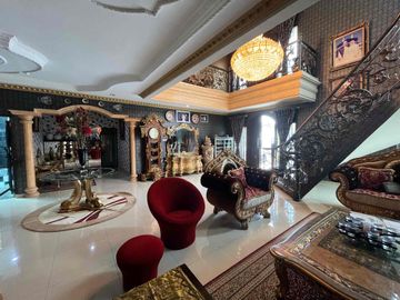 Dijual Rumah Mewah + kolam renang lokasi celentang
