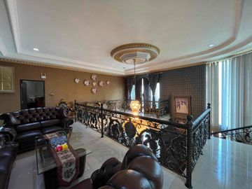 Dijual Rumah Mewah + kolam renang lokasi celentang