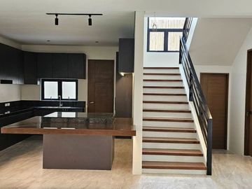 Detached House & Lot