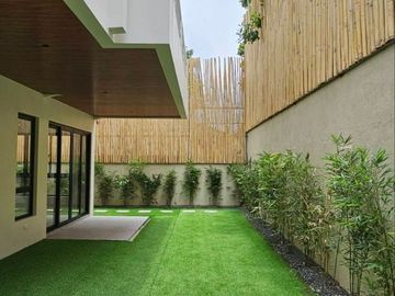 Detached House & Lot