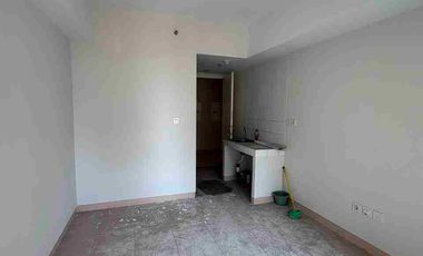 dijual studio murah di Apartemen The Springlake Summarecon Bekasi