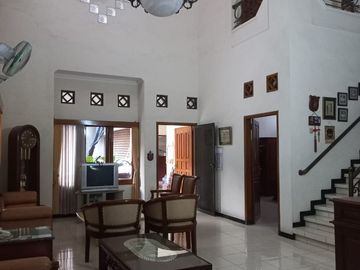 DIJUAL RUMAH TERAWAT 1 MENIT DARI UPN VETERAN SURABAYA TIMUR