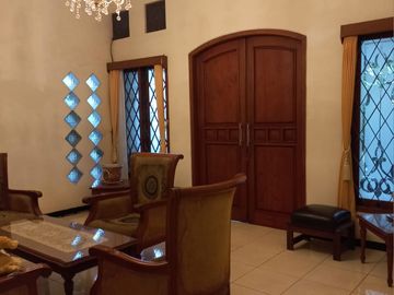 DIJUAL RUMAH TERAWAT 1 MENIT DARI UPN VETERAN SURABAYA TIMUR