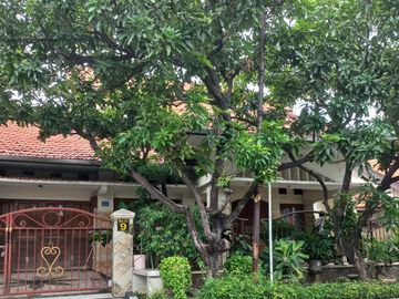 DIJUAL RUMAH TERAWAT 1 MENIT DARI UPN VETERAN SURABAYA TIMUR