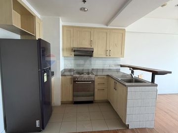 98 sqm Loft Unit for Lease in One Rockwel West Tower, Rockwell Center