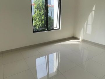 Jual Rumah Lebar 8 Meter di Cluster Valeria Metland Menteng - LT 128m² Lapang