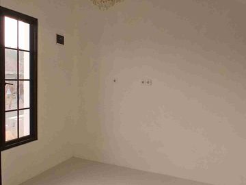 Rumah dua lantai modern di Pekayon Kalisari