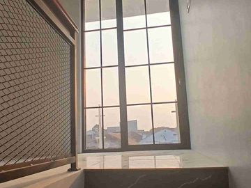 Rumah dua lantai modern di Pekayon Kalisari