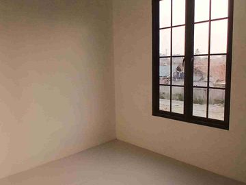 Rumah dua lantai modern di Pekayon Kalisari