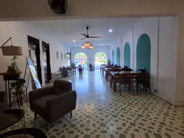 DIJUAL ATAU DISEWAKAN RUMAH LUAS KOLAM RENANG COCOK UNTUK USAHA, CATUR TUNGGAL, DEPOK, SLEMAN, JOGJA