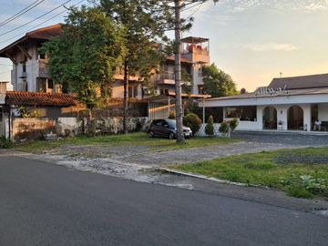 DIJUAL ATAU DISEWAKAN RUMAH LUAS KOLAM RENANG COCOK UNTUK USAHA, CATUR TUNGGAL, DEPOK, SLEMAN, JOGJA