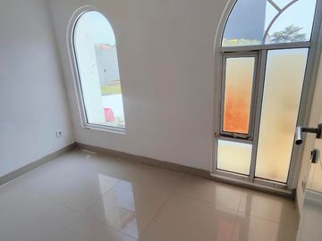Rumah 2lt luas 6x15 90meter 4KT Cluster La Seine JGC Jakarta Garden City