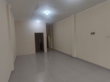 Disewakan ruko siap pakai cocok untuk kantor di taman surya