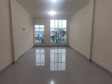 Disewakan ruko siap pakai cocok untuk kantor di taman surya