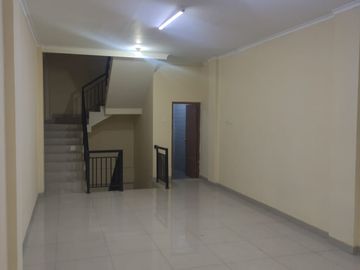 Disewakan ruko siap pakai cocok untuk kantor di taman surya