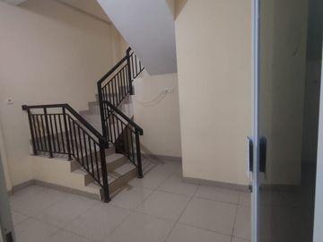 Disewakan ruko siap pakai cocok untuk kantor di taman surya