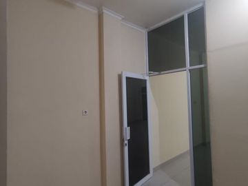 Disewakan ruko siap pakai cocok untuk kantor di taman surya